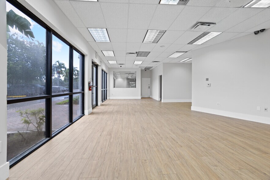 More Photos Of 10300-10380 NW 53rd St, Sunrise Distribution For Lease