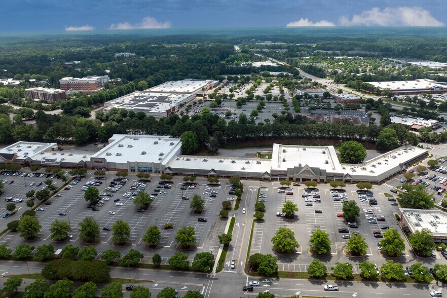More Photos Of 213-450 Crossroads Blvd, Cary General Retail For Lease