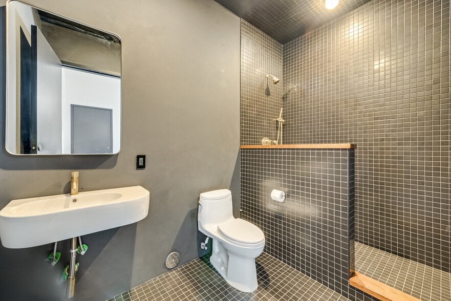 More Photos Of 1380 River Bend Dr, Dallas Loft Creative Space For Lease