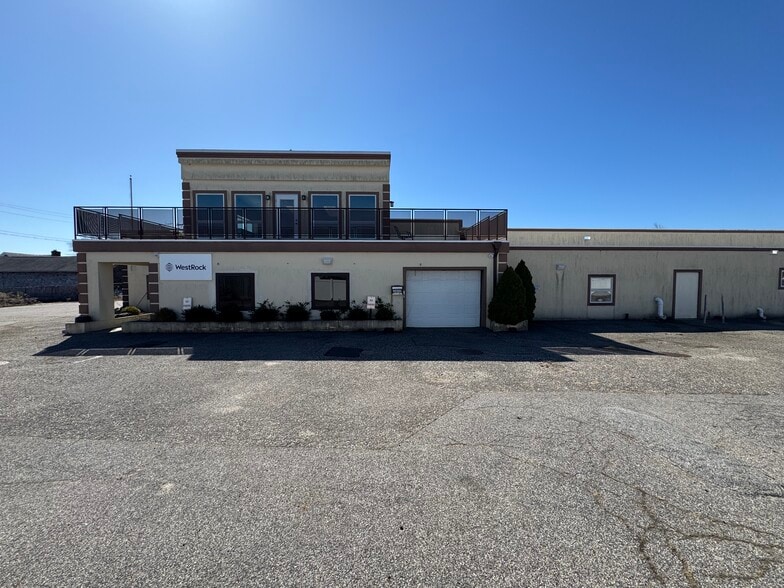 More Photos Of 217 River Ave, Patchogue Warehouse For Lease