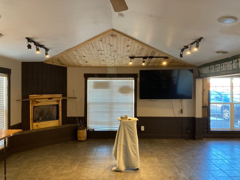 More Photos Of 1012 Main St, Beaver Bay Bar For Sale