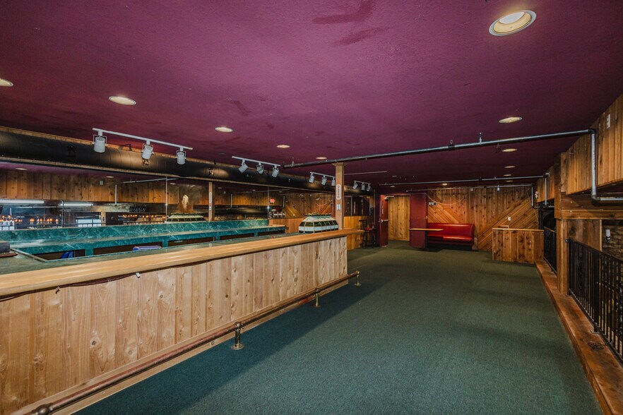 More Photos Of 830 N Kansas Ave, Topeka Bar For Sale