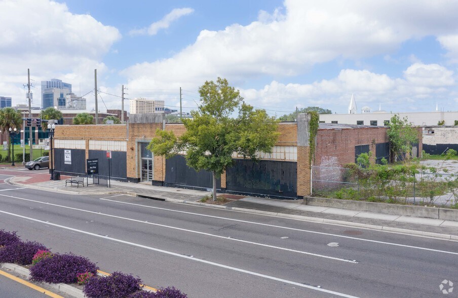 More Photos Of 1100 N Main St, Jacksonville Office For Lease
