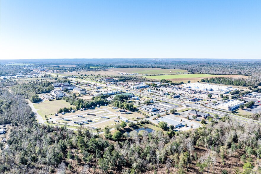 More Photos Of 4944 Malloy Plz, Marianna Freestanding For Sale