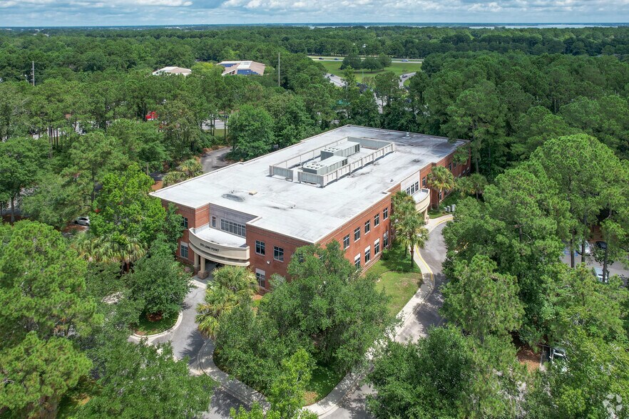 More Photos Of 570 Long Point Rd, Mount Pleasant Medical For Lease