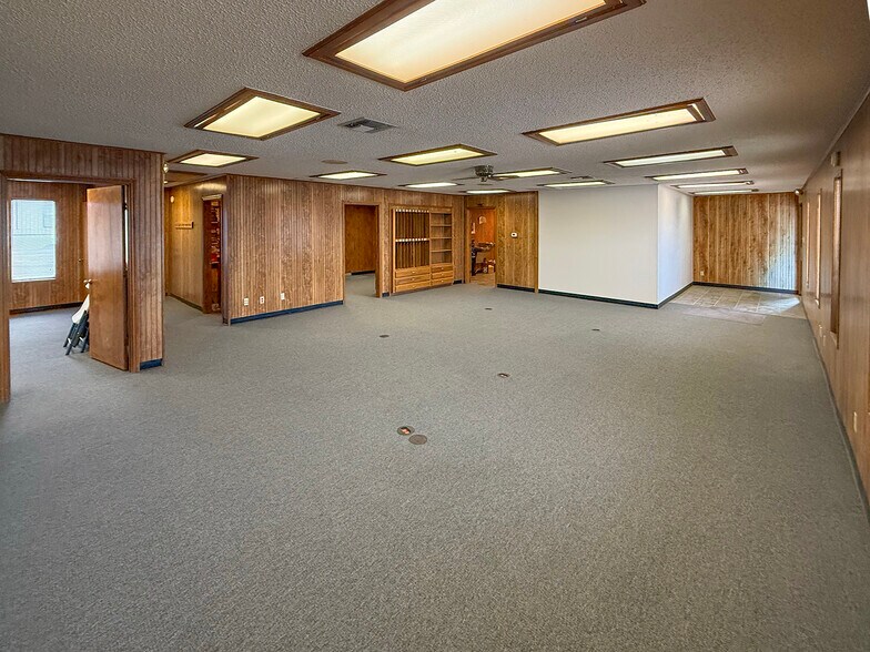 More Photos Of 103 NE Avenue L, Andrews Office For Sale