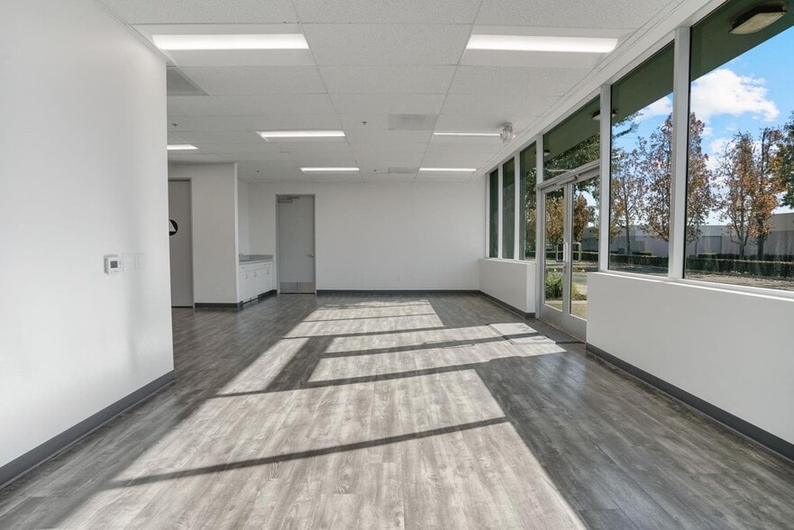 More Photos Of 9439 Archibald Ave, Rancho Cucamonga Unknown For Lease