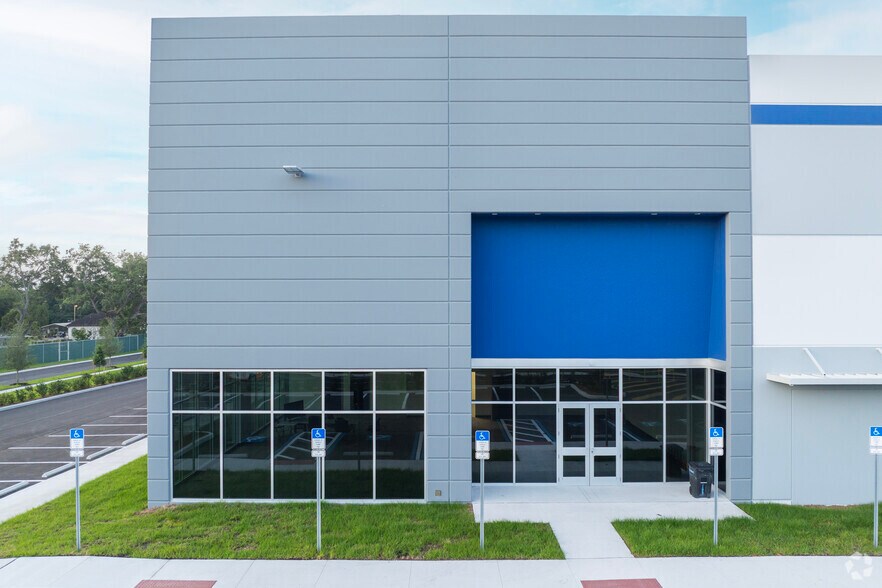 More Photos Of 1751 Suddath Park St, Tampa Warehouse For Lease