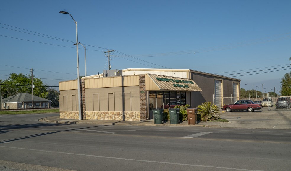 More Photos Of 198 Main St, Biloxi Light Distribution For Sale