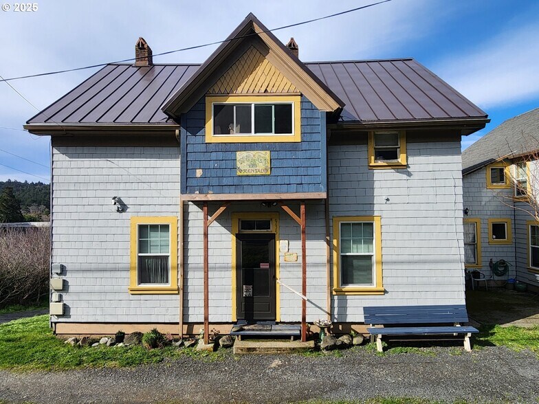 More Photos Of 935 Jackson St, Port Orford Apartments For Sale