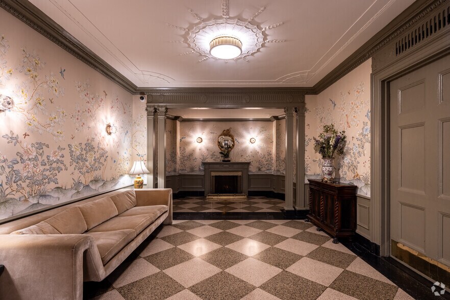 More Photos Of 1 Christopher St, New York Apartments For Lease