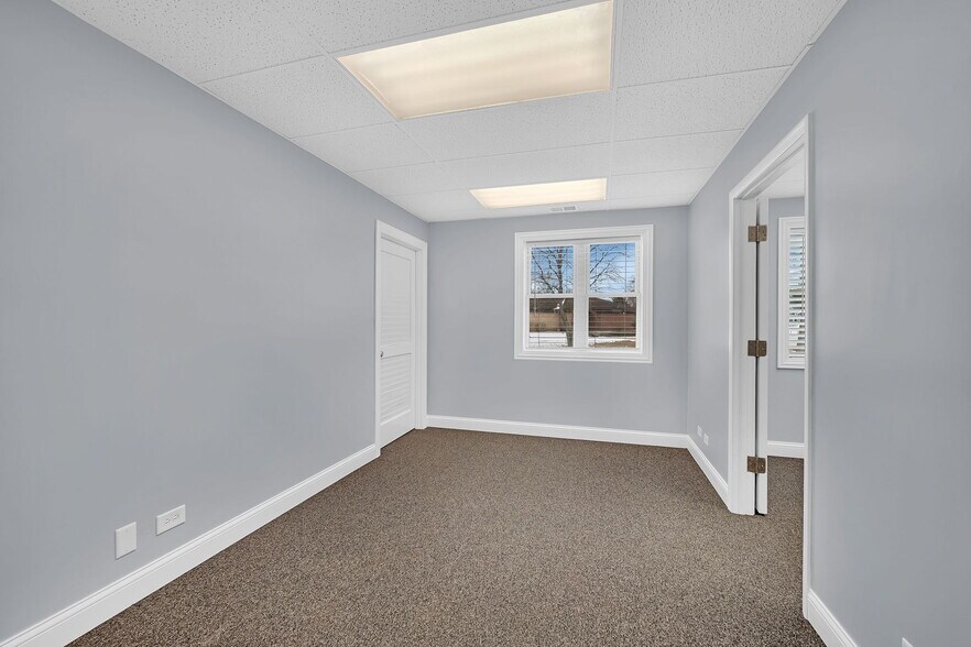 More Photos Of 3S340 Rockwell St, Warrenville Manufacturing For Lease