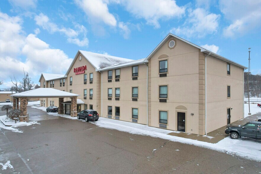 More Photos Of 509 S Wooster Ave, Strasburg Hotel For Sale