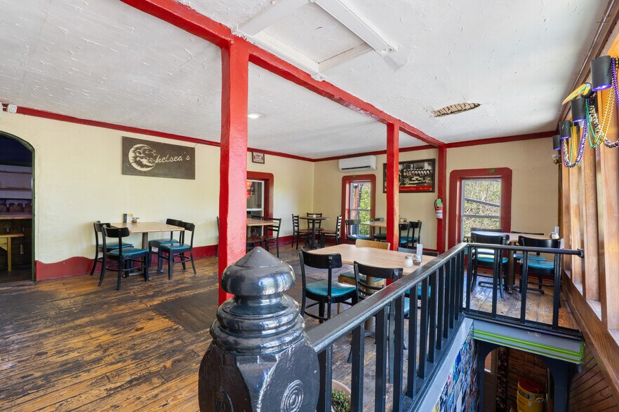 More Photos Of 10 Mountain St, Eureka Springs Restaurant For Lease