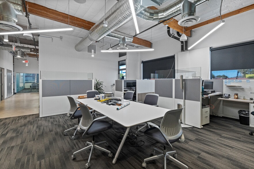 More Photos Of 2410 W Royal Palm Rd, Phoenix Light Manufacturing For Sale