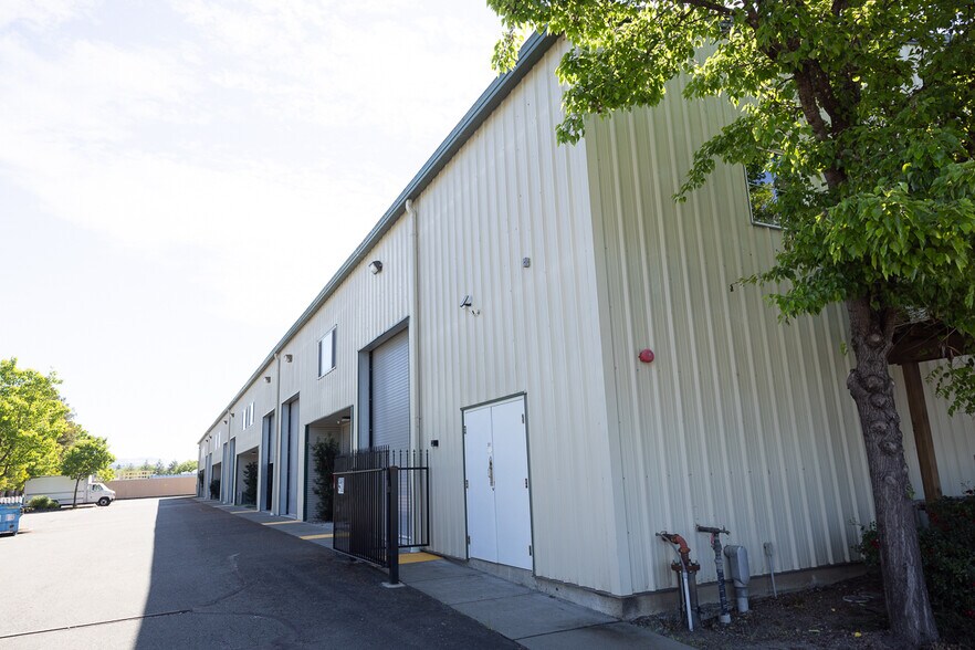 More Photos Of 3466 Brickway Blvd, Santa Rosa Warehouse For Lease