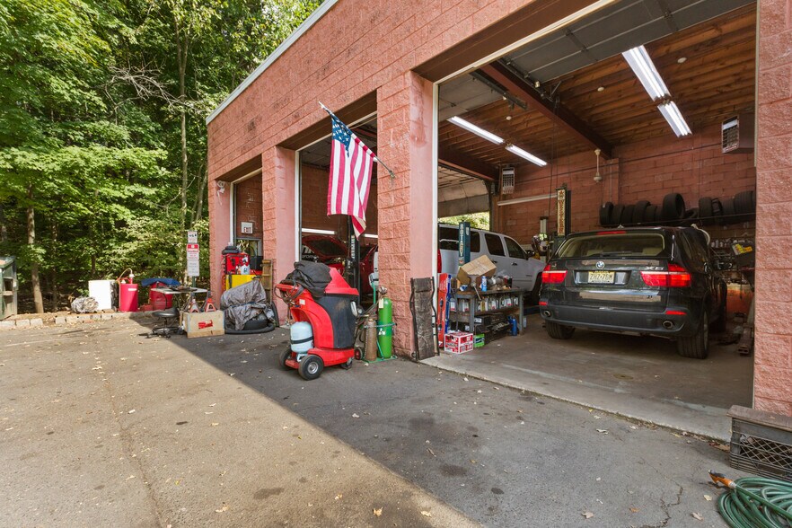More Photos Of 2252 Paterson-Hamburg Tpke, Wayne Freestanding For Lease