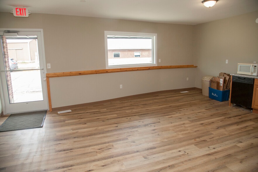 More Photos Of 705 Main St, Ridgeway Freestanding For Sale
