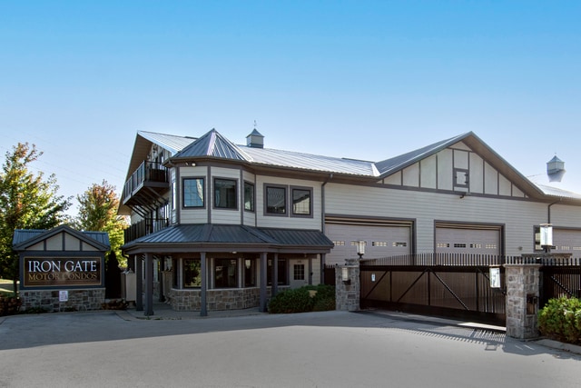 More Photos Of 2220 Ferry Rd, Naperville Showroom For Sale