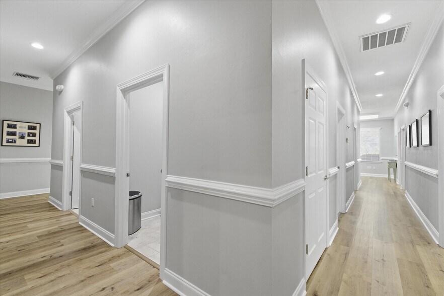 More Photos Of 1574 Village Square Blvd, Tallahassee Office For Lease