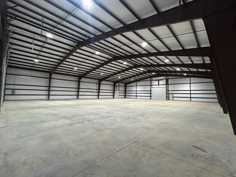 More Photos Of 1206 Nashville St, Russellville Warehouse For Lease