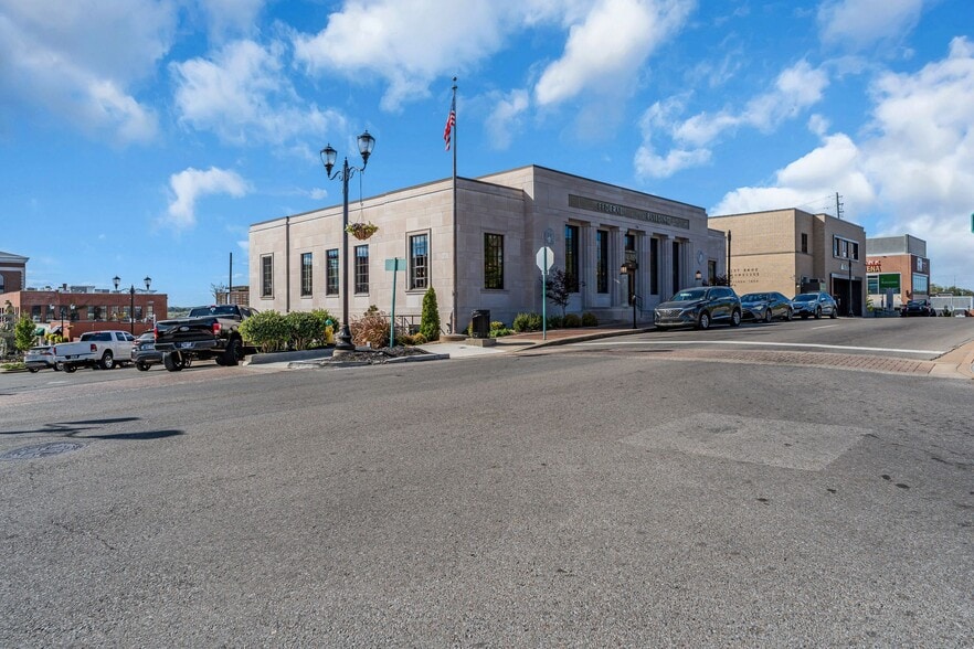 More Photos Of 131 Strawberry Alley Aly, Clarksville General Retail For Lease