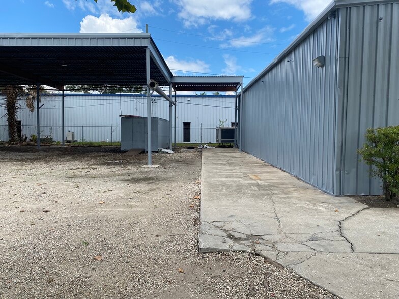 More Photos Of 4765 Spring Ave, Clearwater Manufacturing For Lease