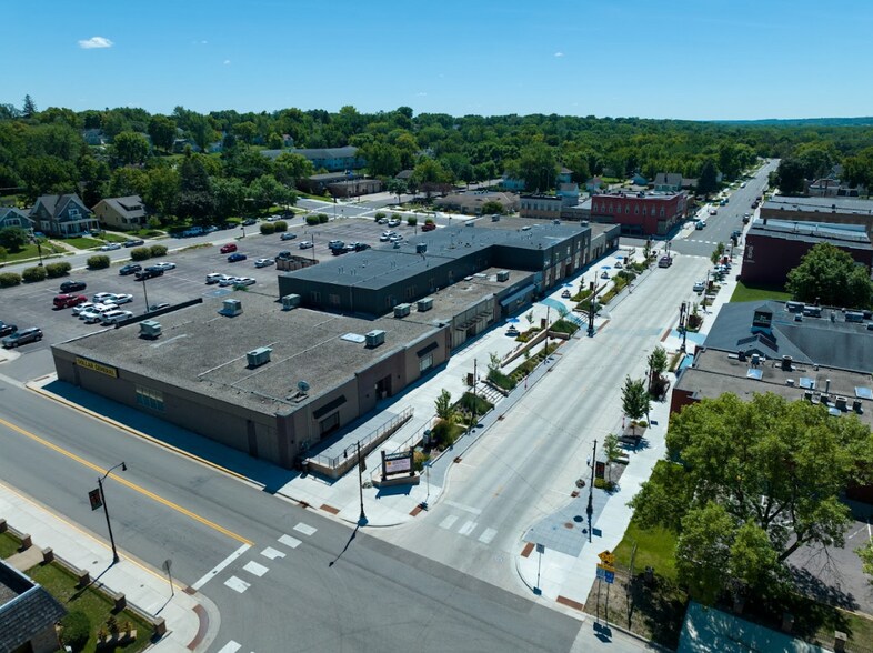 More Photos Of 101 S Main St, Le Sueur Storefront For Lease