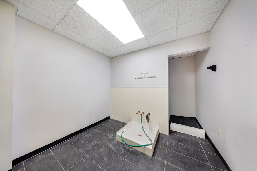 More Photos Of 7955 W 20th Ave, Hialeah Warehouse For Sale