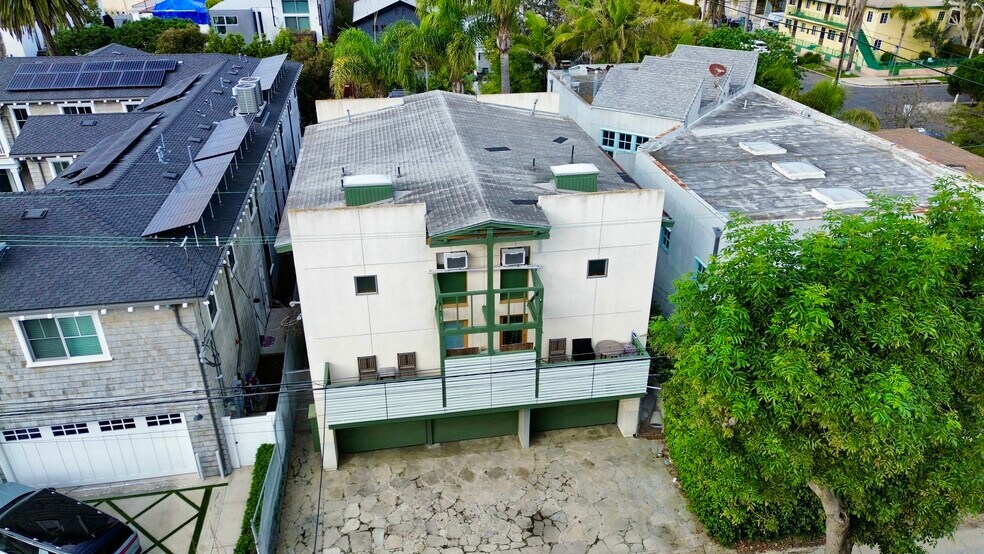 More Photos Of 558 San Juan Ave, Venice Apartments For Sale