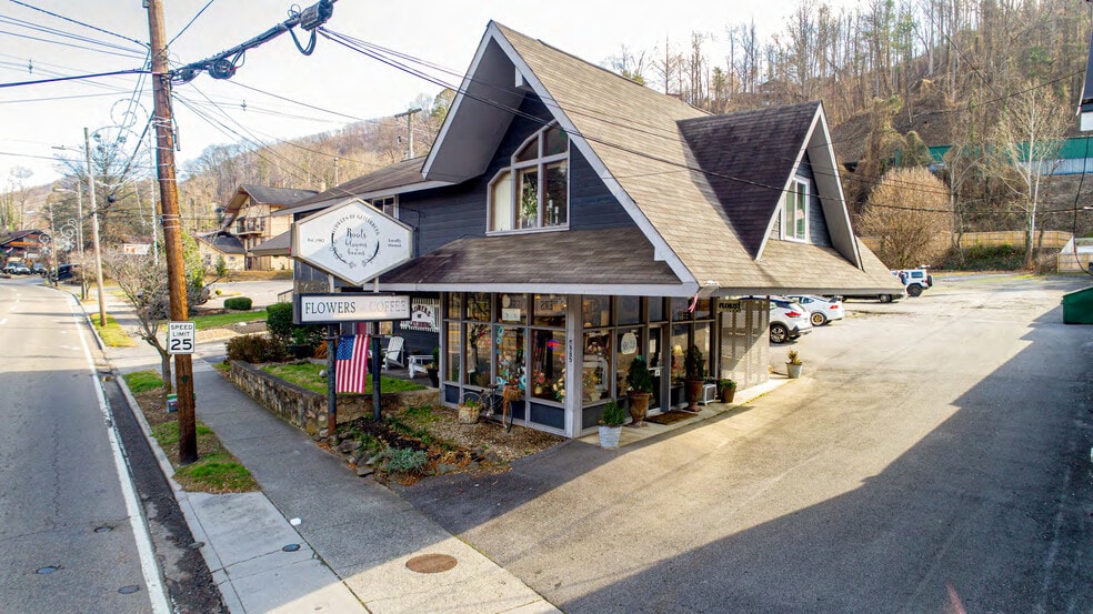 More Photos Of 402 E Parkway, Gatlinburg Apartments For Sale