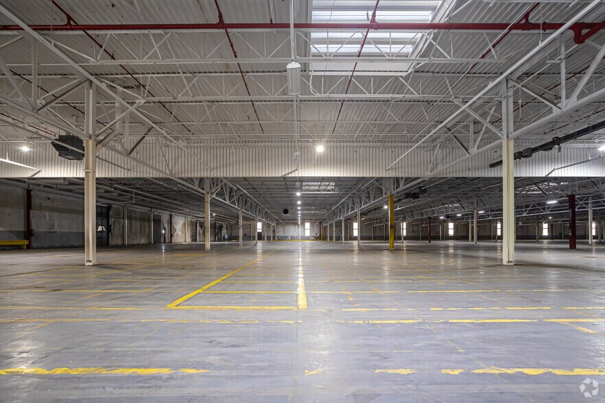 More Photos Of 1001 Industrial Park Dr, Clinton Manufacturing For Lease