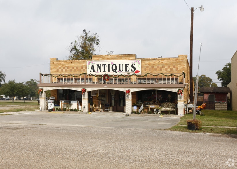 More Photos Of 130 W Myrtle St, Angleton Freestanding For Sale
