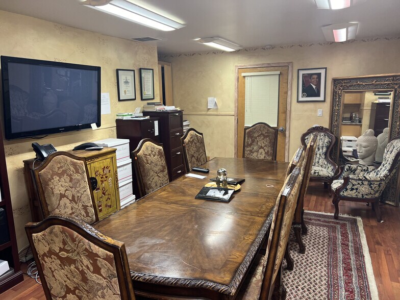 More Photos Of 5709-5715 Market St, Oakland Medical For Sale