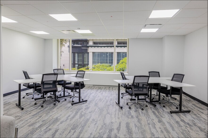 More Photos Of 605 N Michigan Ave, Chicago Coworking Space