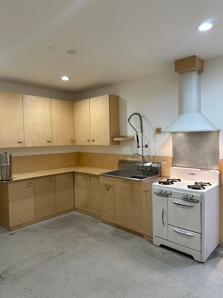 More Photos Of 4437 Telegraph Rd, Los Angeles Warehouse For Sale