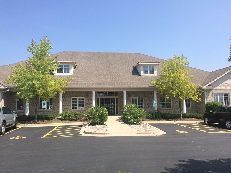 Primary Photo Of 3 Executive Ct, South Barrington Medical For Sale