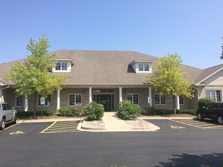 Primary Photo Of 3 Executive Ct, South Barrington Medical For Lease
