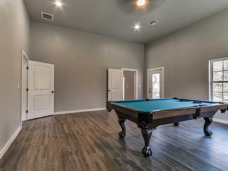 More Photos Of 3875 E Waterloo Rd, Edmond Warehouse For Lease