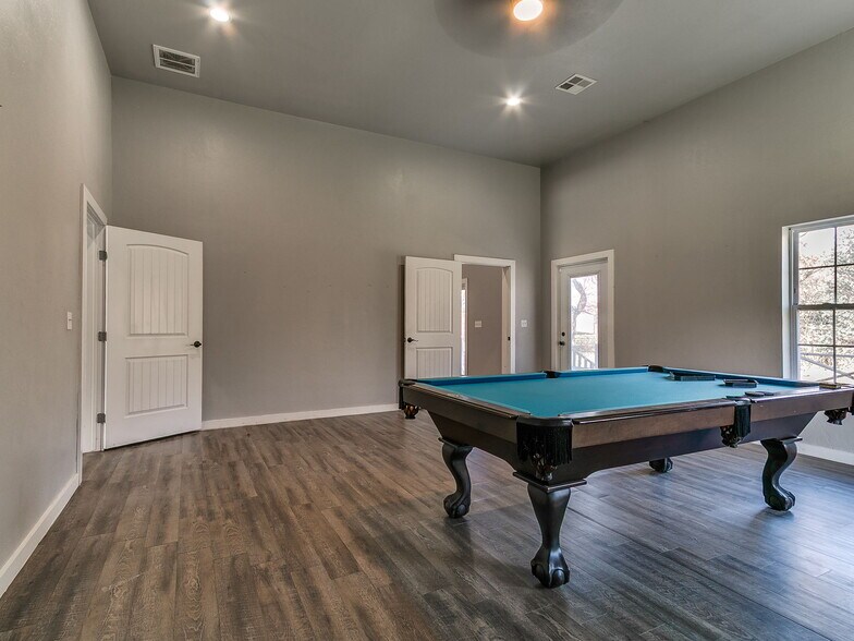 More Photos Of 3875 E Waterloo Rd, Edmond Warehouse For Lease