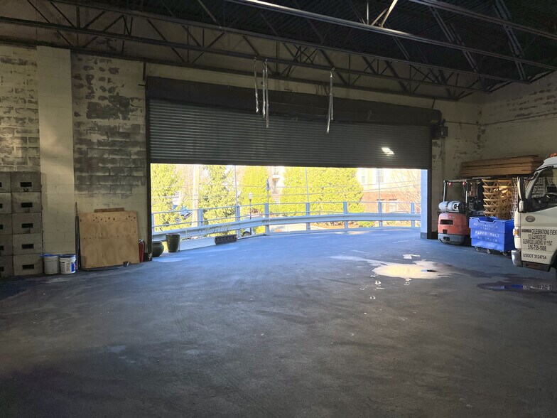 More Photos Of 100 Carney St, Glen Cove Manufacturing For Lease