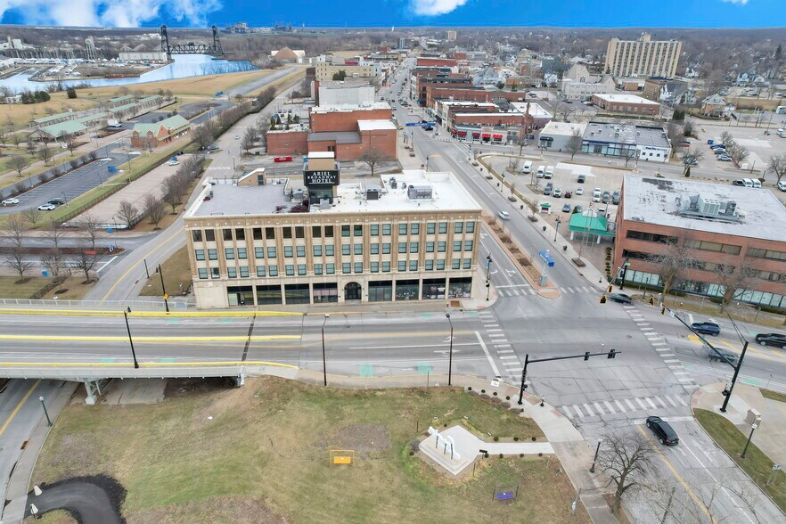 More Photos Of 301 Broadway, Lorain Hotel For Lease