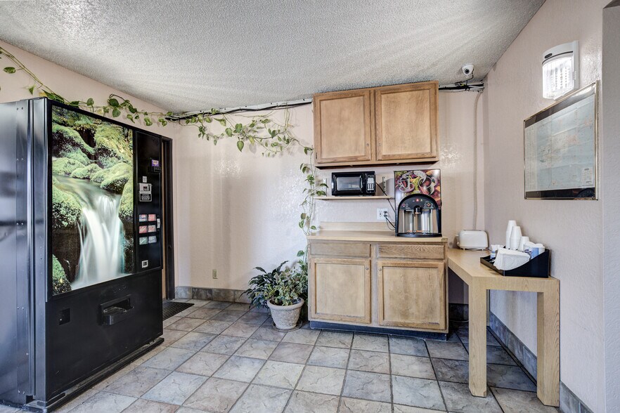 More Photos Of 101 W Phoenix St, Payson Hotel For Sale