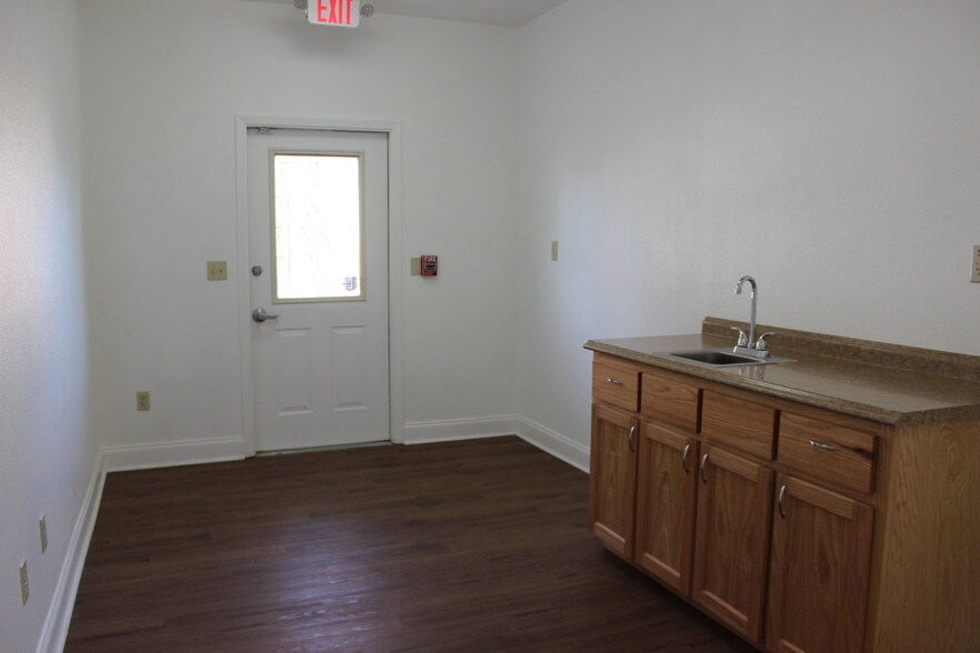 More Photos Of 515 E Court St, Seguin Office Residential For Lease