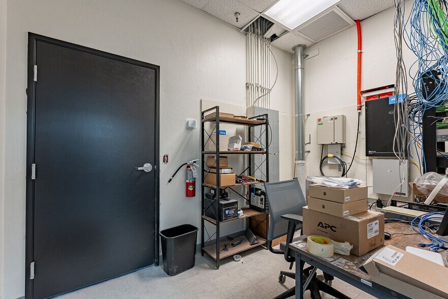 More Photos Of 4205 W Glenrosa Ave, Phoenix Warehouse For Lease