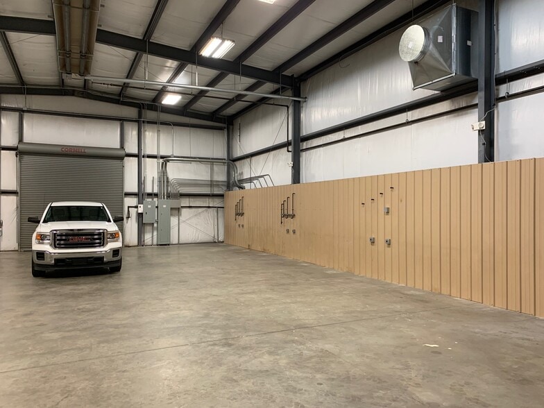 More Photos Of 2227 N Leg Rd, Augusta Warehouse For Lease