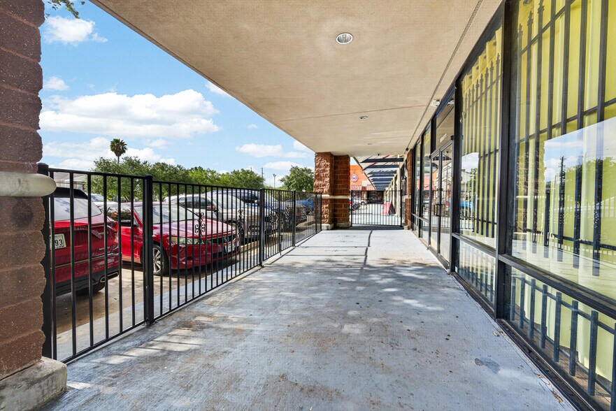 More Photos Of 6920 Cook Rd, Houston General Retail For Lease