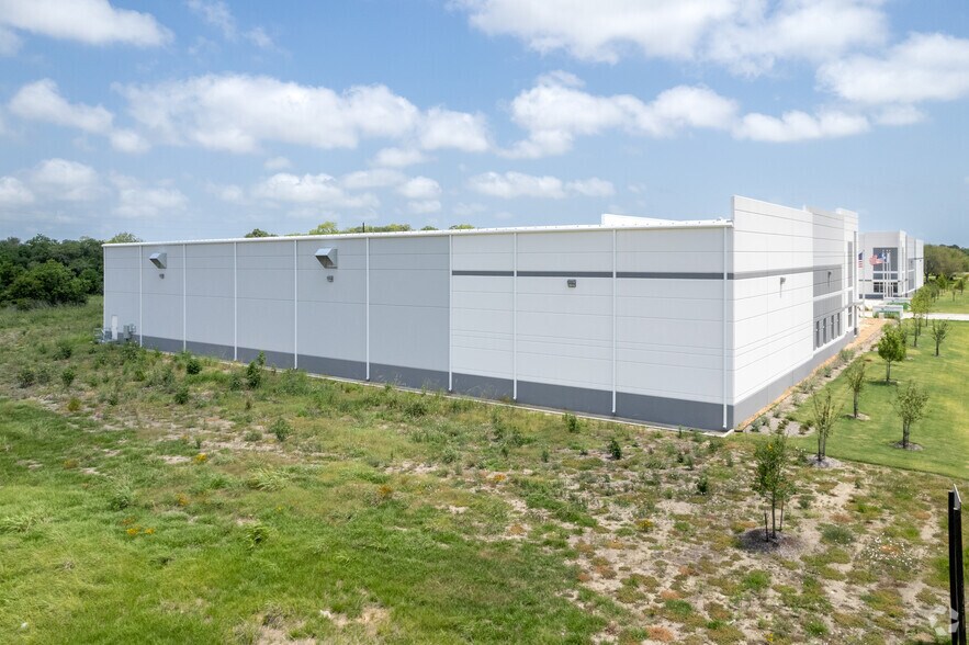 More Photos Of 3703 Cedar Blvd, Baytown Unknown For Lease