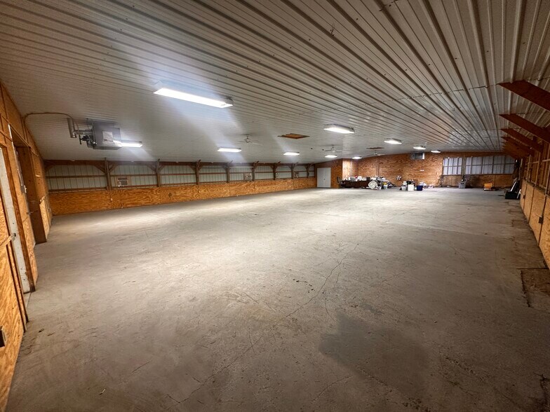 More Photos Of 522A S Main St, Broadway Flex For Sale