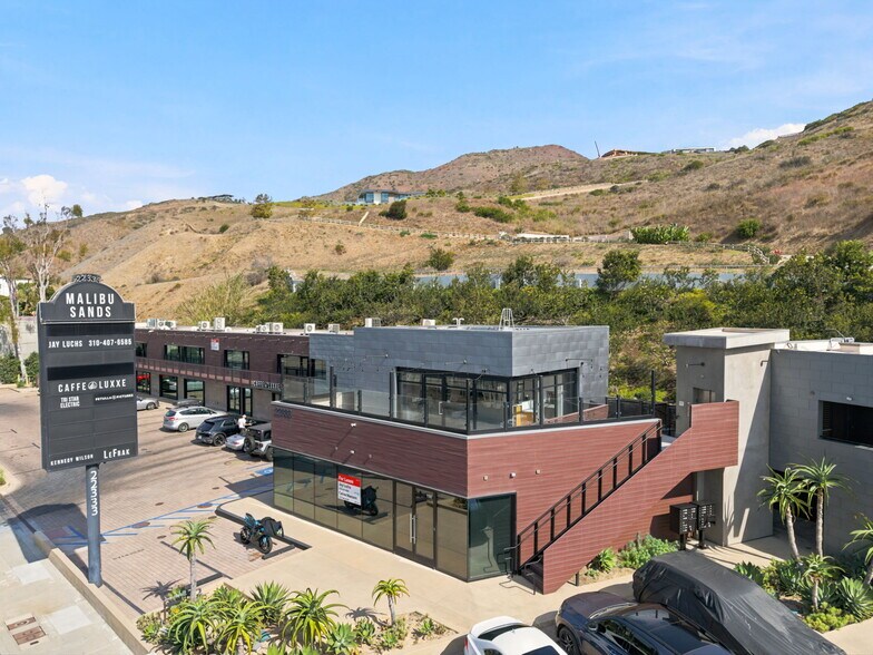 More Photos Of 22333 Pacific Coast Hwy, Malibu General Retail For Lease